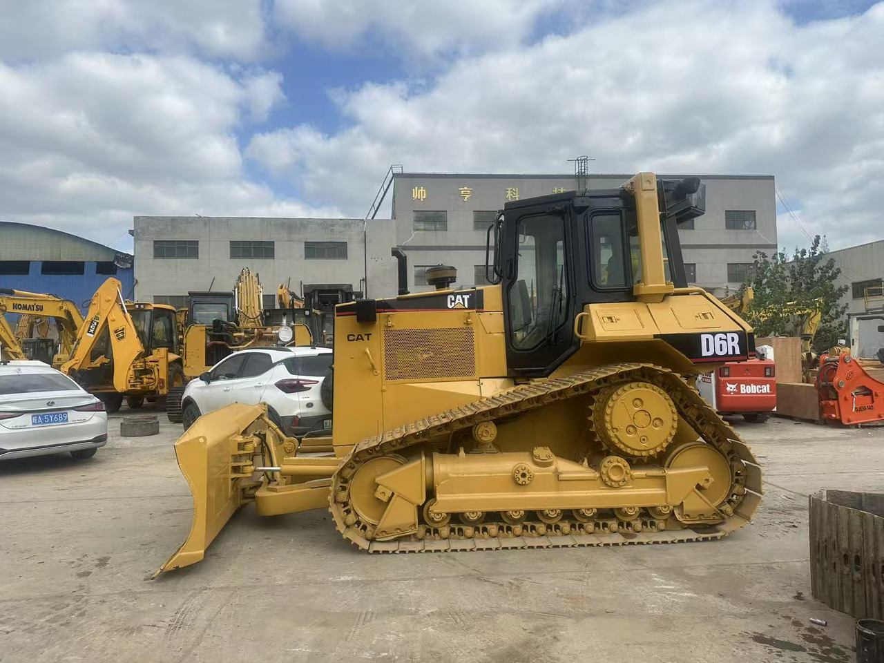 CATERPILLAR D6R Bulldozer Click forDiscount - Bulldozer: photos 2 CATERPILLAR D6R Bulldozer Click forDiscount - Bulldozer: photos 2