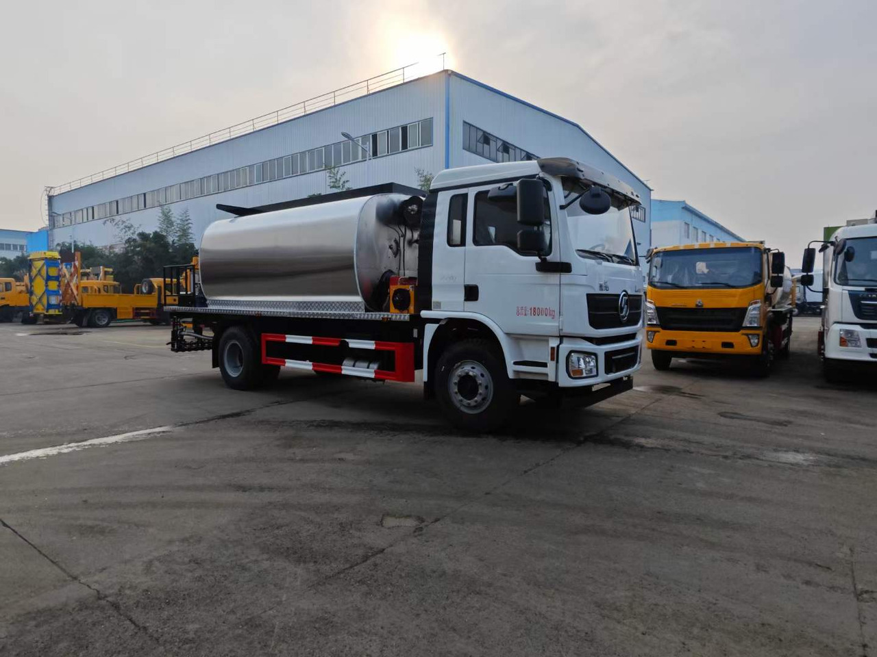 DONGFENG Asphalt Spreader - Finisseur: photos 2 DONGFENG Asphalt Spreader - Finisseur: photos 2