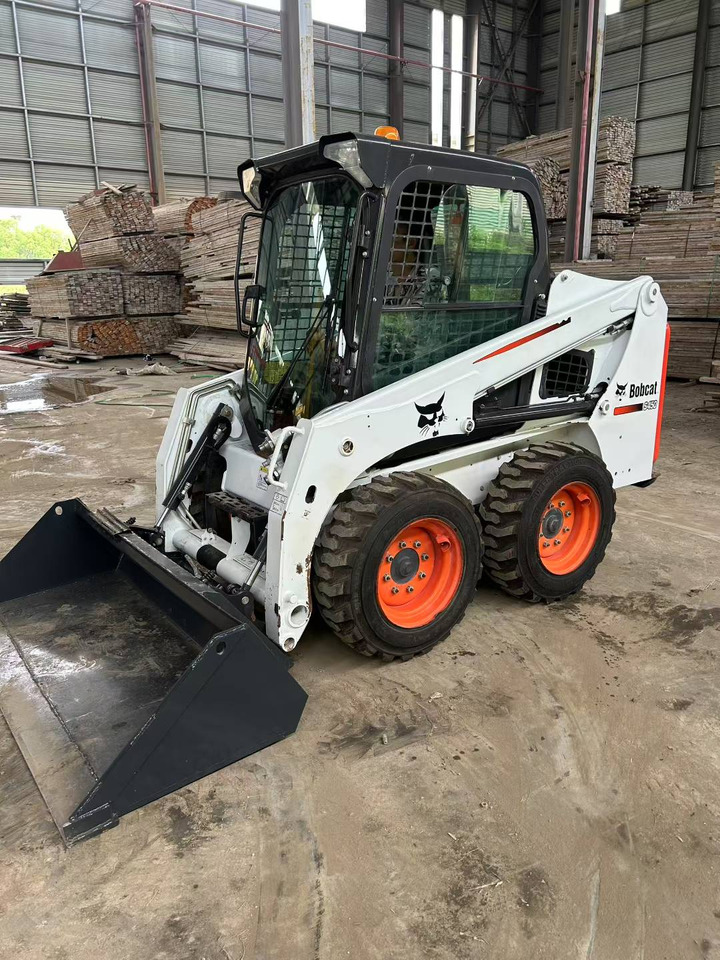 BOBCAT Skid Steer Loader S450 - Engins de chantier: photos 4 BOBCAT Skid Steer Loader S450 - Engins de chantier: photos 4