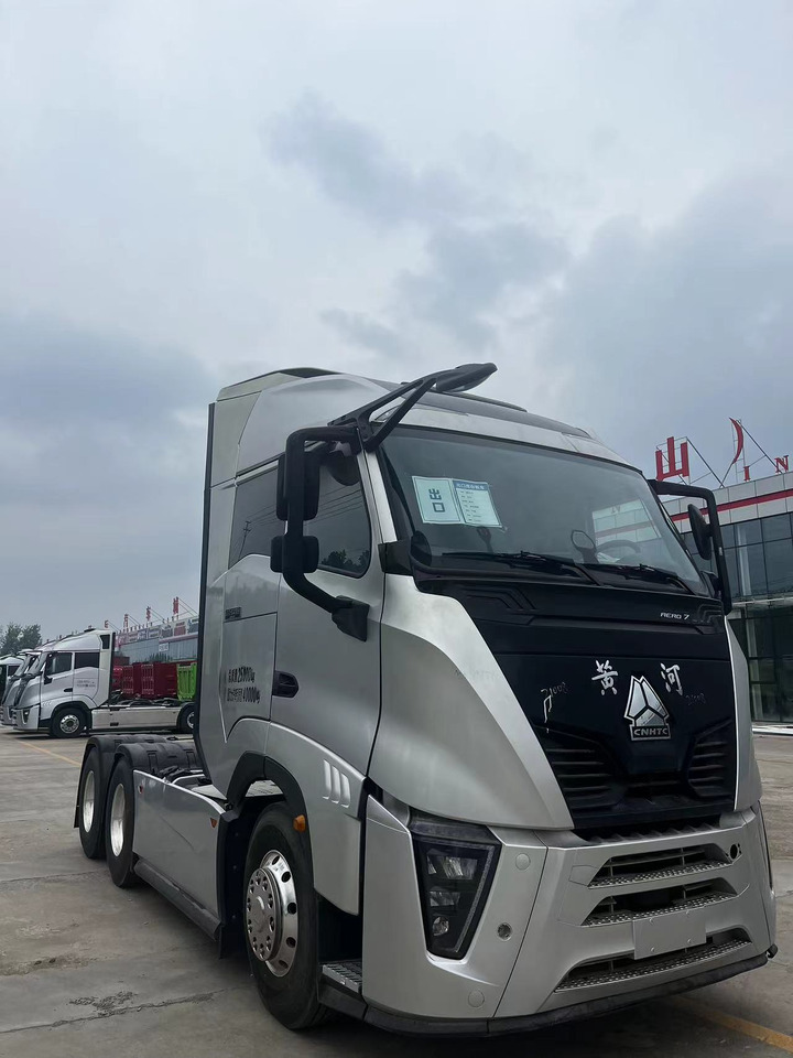SINOTRUK Y1263 Huanghe X7 6X4 Automatic Tractor Unit - Engins de chantier: photos 1 SINOTRUK Y1263 Huanghe X7 6X4 Automatic Tractor Unit - Engins de chantier: photos 1