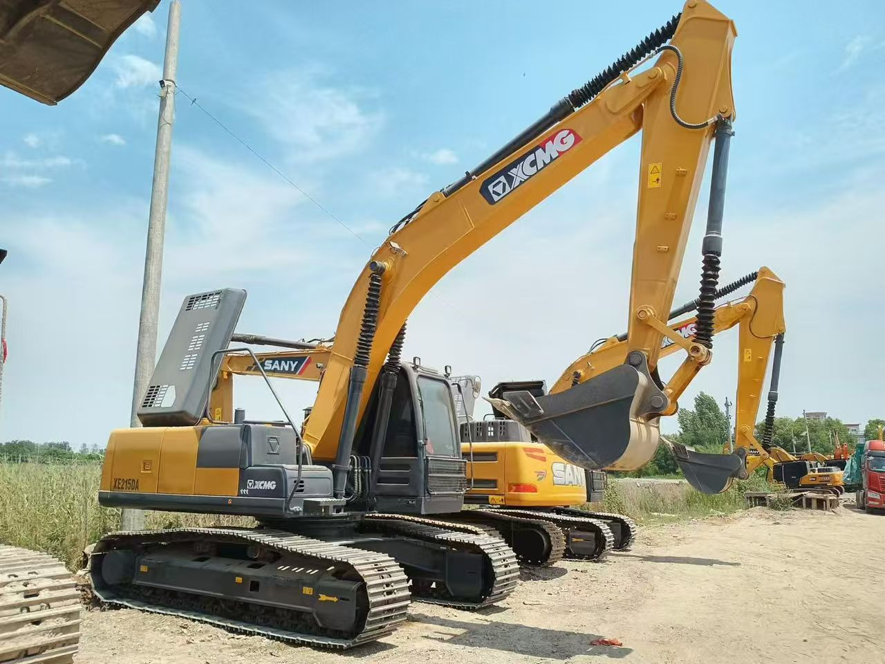XCMG XE215DA Excavator Click for Discount - Engins de chantier: photos 1 XCMG XE215DA Excavator Click for Discount - Engins de chantier: photos 1