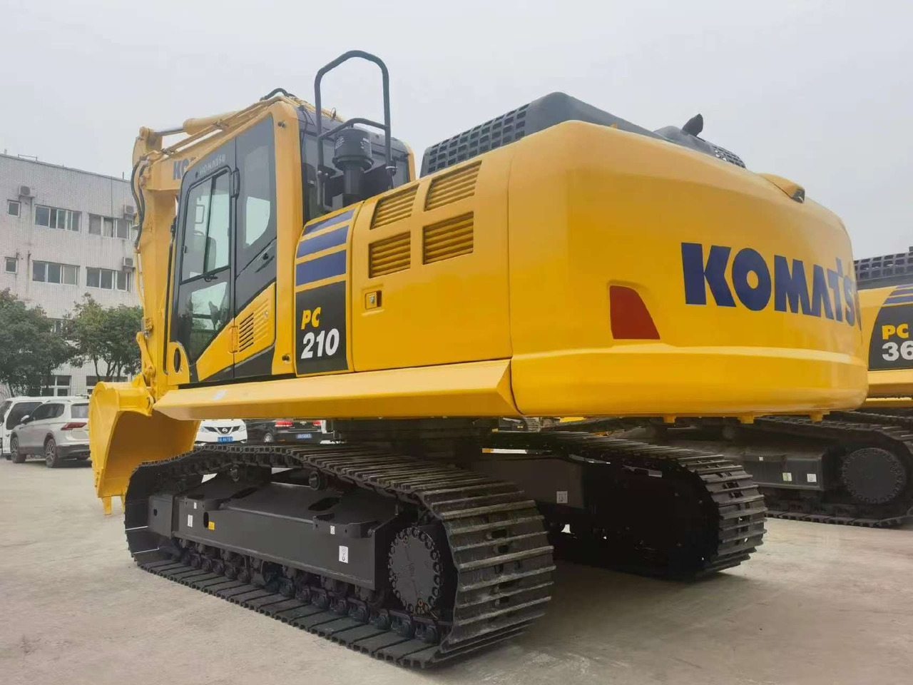 KOMATSU PC210 - Pelle sur chenille: photos 2 KOMATSU PC210 - Pelle sur chenille: photos 2