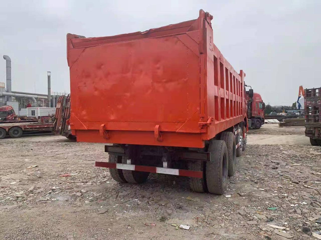 SINOTRUK HOWO 371 8X4 CLICK HERE FOR DISCOUNT - Camion benne: photos 3 SINOTRUK HOWO 371 8X4 CLICK HERE FOR DISCOUNT - Camion benne: photos 3