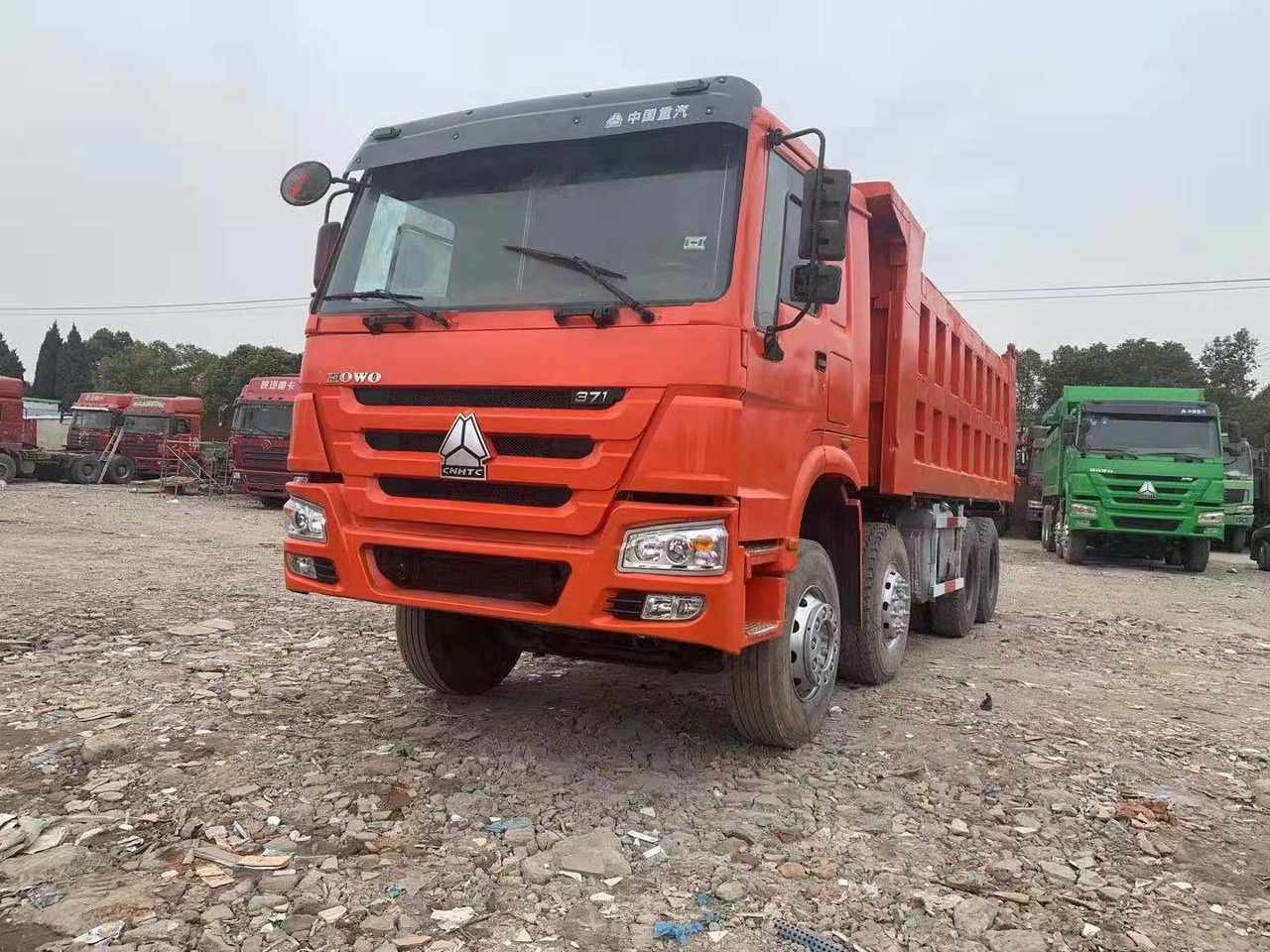 SINOTRUK HOWO 371 8X4 CLICK HERE FOR DISCOUNT - Camion benne: photos 1 SINOTRUK HOWO 371 8X4 CLICK HERE FOR DISCOUNT - Camion benne: photos 1