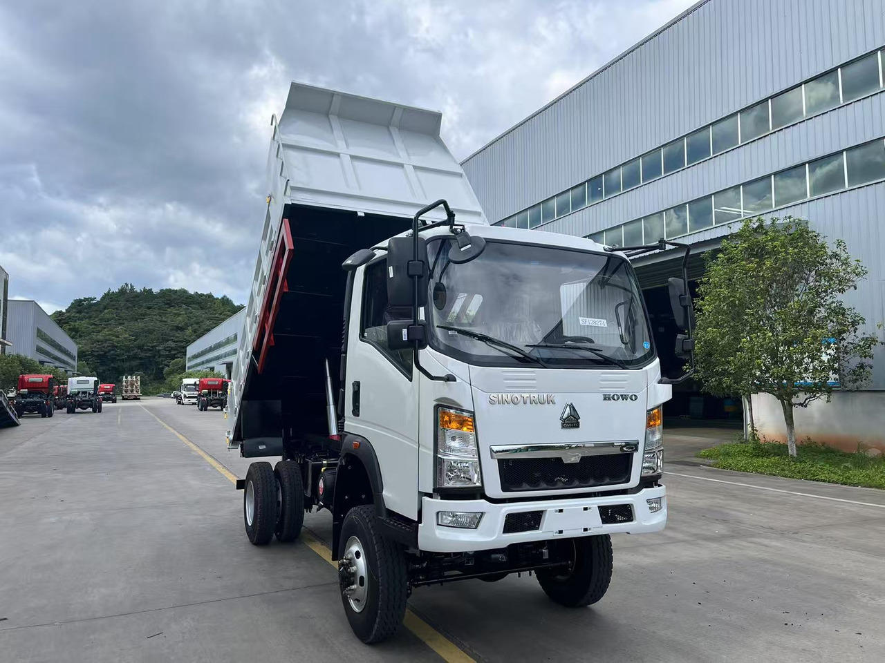 SINOTRUK HOWO 4x2 Dump Truck Click Here for Discount - Camion benne: photos 2 SINOTRUK HOWO 4x2 Dump Truck Click Here for Discount - Camion benne: photos 2