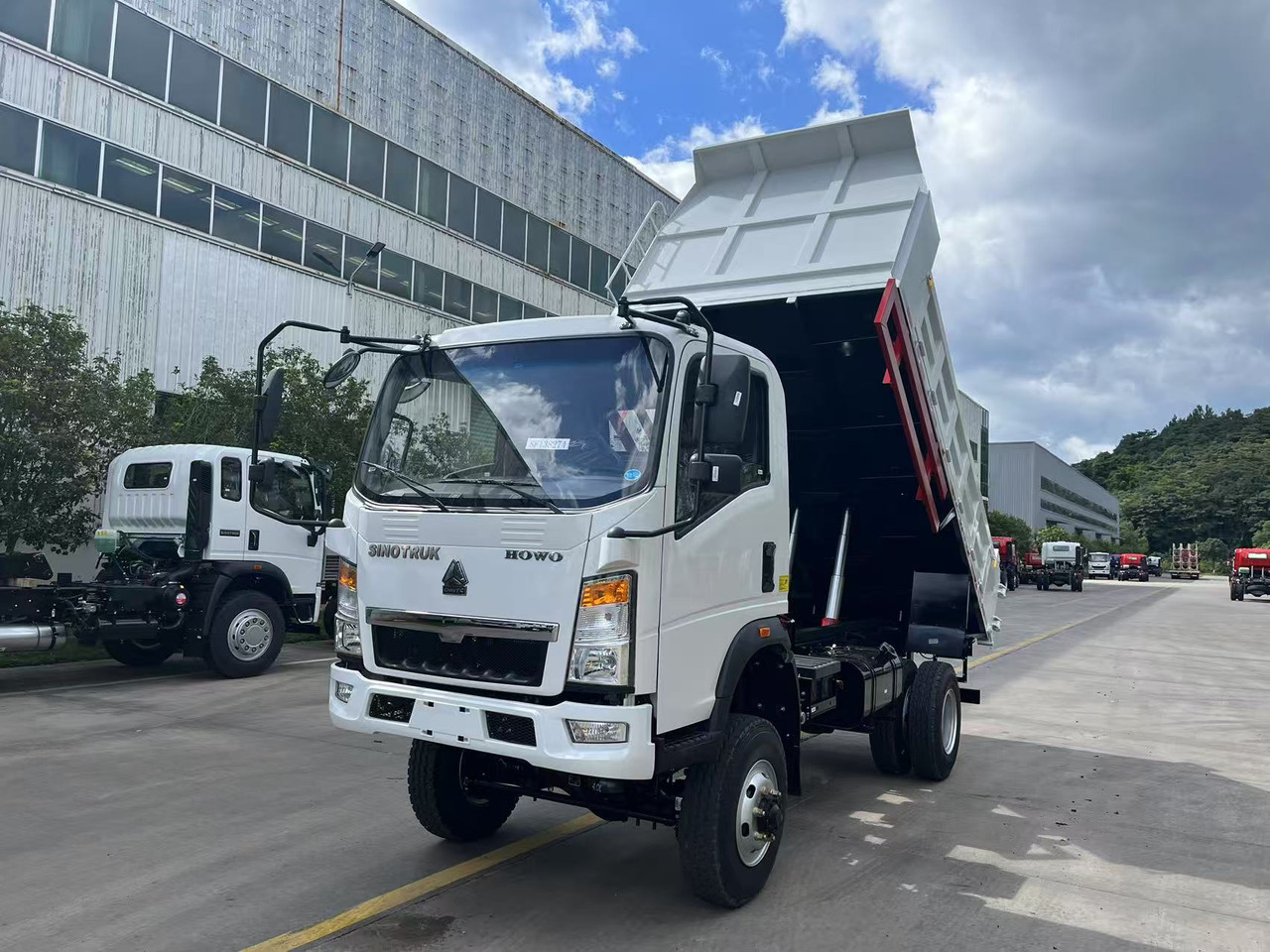 SINOTRUK HOWO 4x2 Dump Truck Click Here for Discount - Camion benne: photos 3 SINOTRUK HOWO 4x2 Dump Truck Click Here for Discount - Camion benne: photos 3