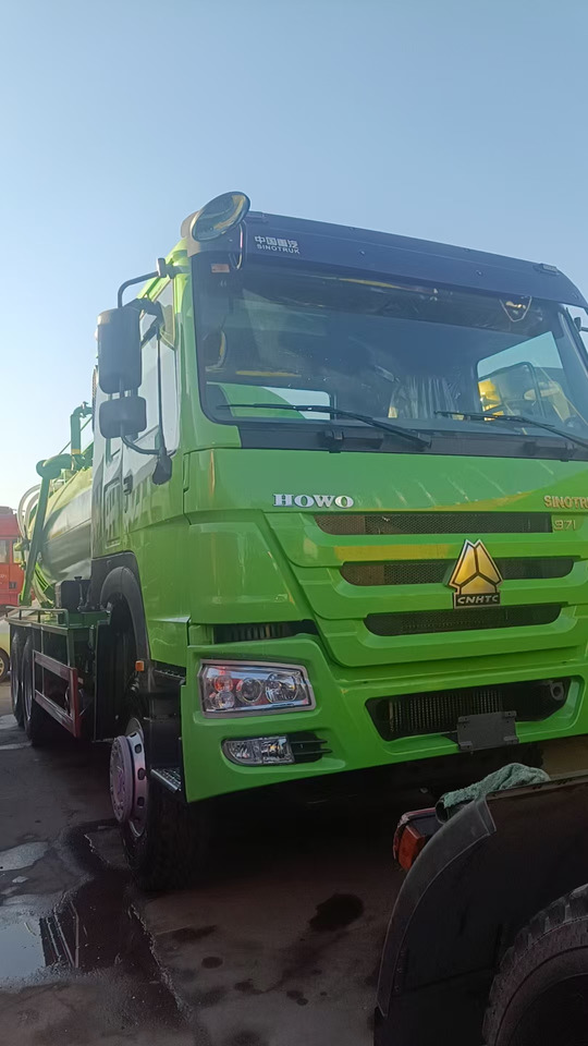 SINOTRUK HOWO Sewage Suction Truck 6*4 Click Here for Discount - Camion hydrocureur: photos 2 SINOTRUK HOWO Sewage Suction Truck 6*4 Click Here for Discount - Camion hydrocureur: photos 2