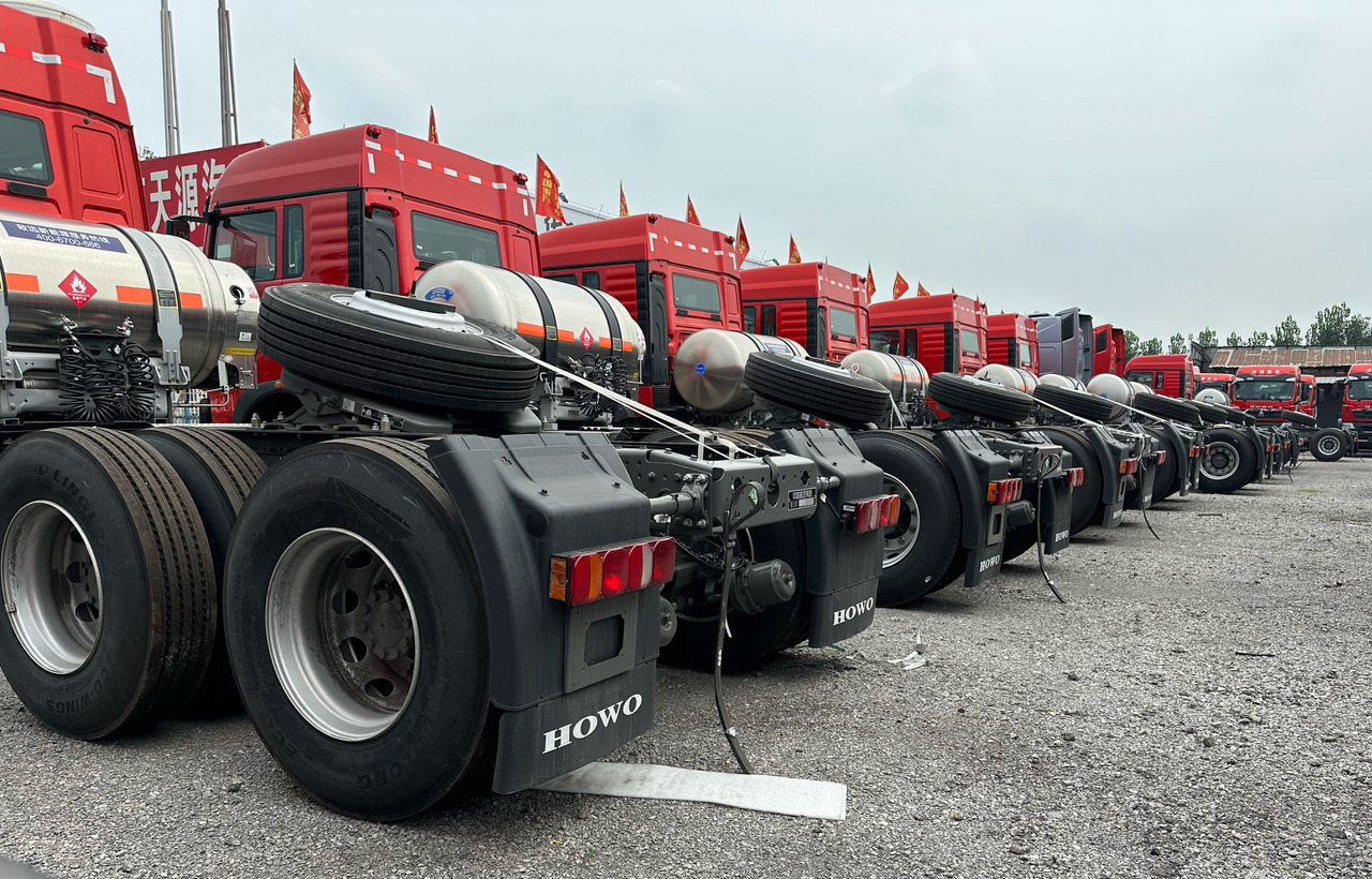 SINOTRUK HOWO TX480HP Tractor Unit Click for Discount - Camion benne: photos 4 SINOTRUK HOWO TX480HP Tractor Unit Click for Discount - Camion benne: photos 4