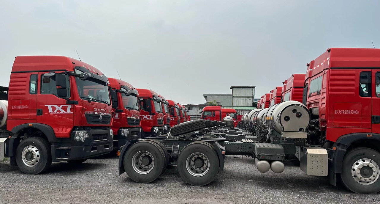 SINOTRUK HOWO TX480HP Tractor Unit Click for Discount - Camion benne: photos 5 SINOTRUK HOWO TX480HP Tractor Unit Click for Discount - Camion benne: photos 5