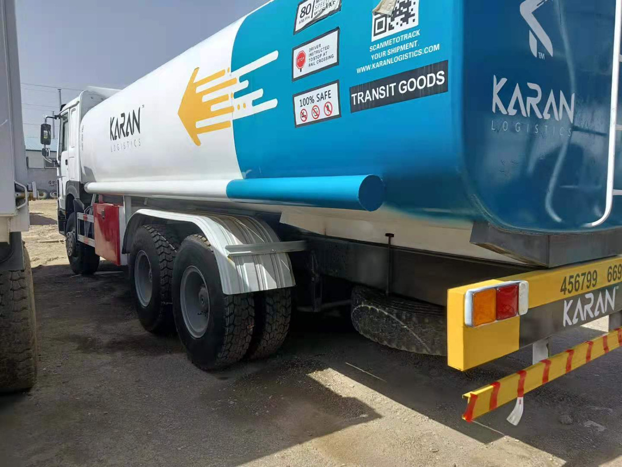 SINOTRUK Howo 371 Fuel Tanker Click Here For DISCOUNT - Camion citerne: photos 1 SINOTRUK Howo 371 Fuel Tanker Click Here For DISCOUNT - Camion citerne: photos 1