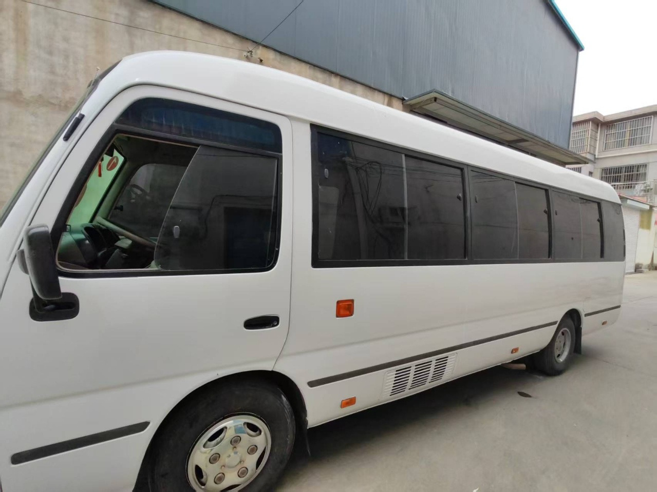 TOYOTA Hiace Bus 13 Seats - Autocar: photos 4 TOYOTA Hiace Bus 13 Seats - Autocar: photos 4