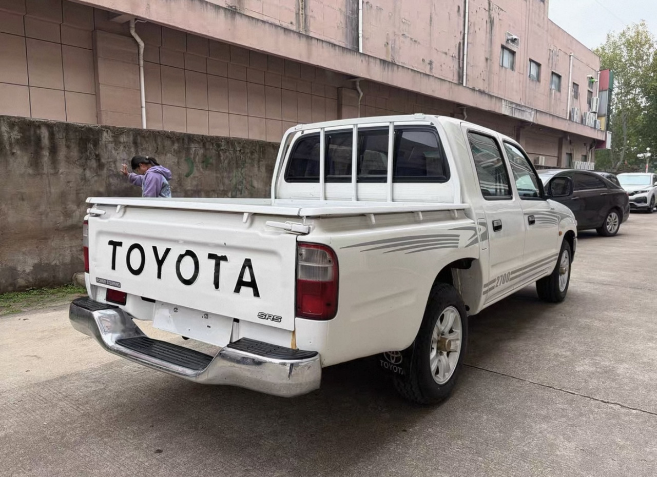 TOYOTA Toyota Hilux Truck Click for Discount - Camion benne: photos 5 TOYOTA Toyota Hilux Truck Click for Discount - Camion benne: photos 5