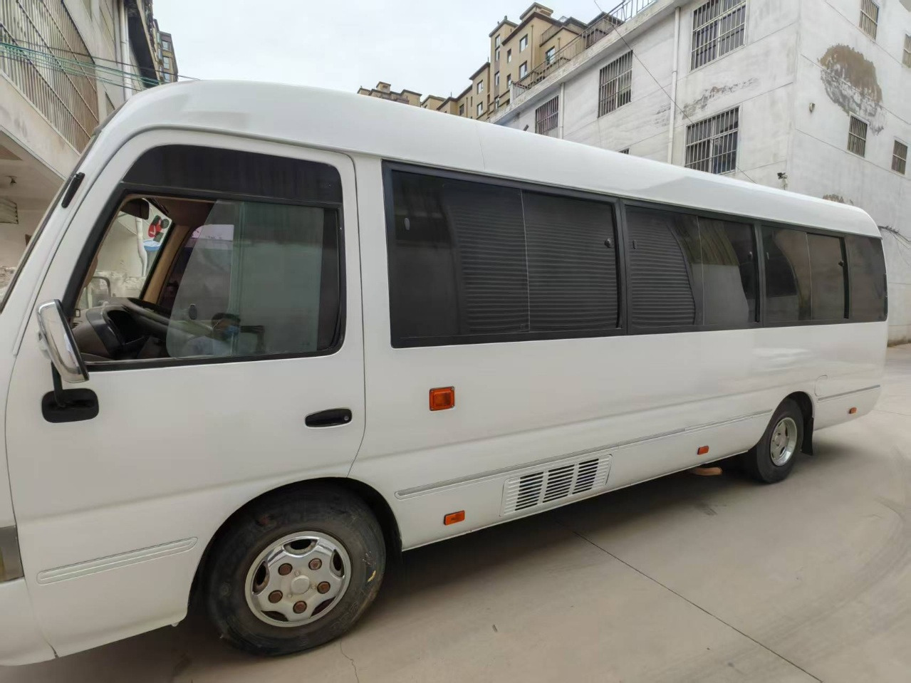 TOYOTA White Mini Bus 29 Seats Click Here for Discount - Autocar: photos 4 TOYOTA White Mini Bus 29 Seats Click Here for Discount - Autocar: photos 4
