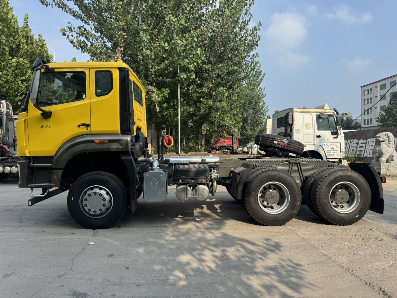 HOWO Truck Unit 6*4 Click Here for Discount - Tracteur routier: photos 3 HOWO Truck Unit 6*4 Click Here for Discount - Tracteur routier: photos 3