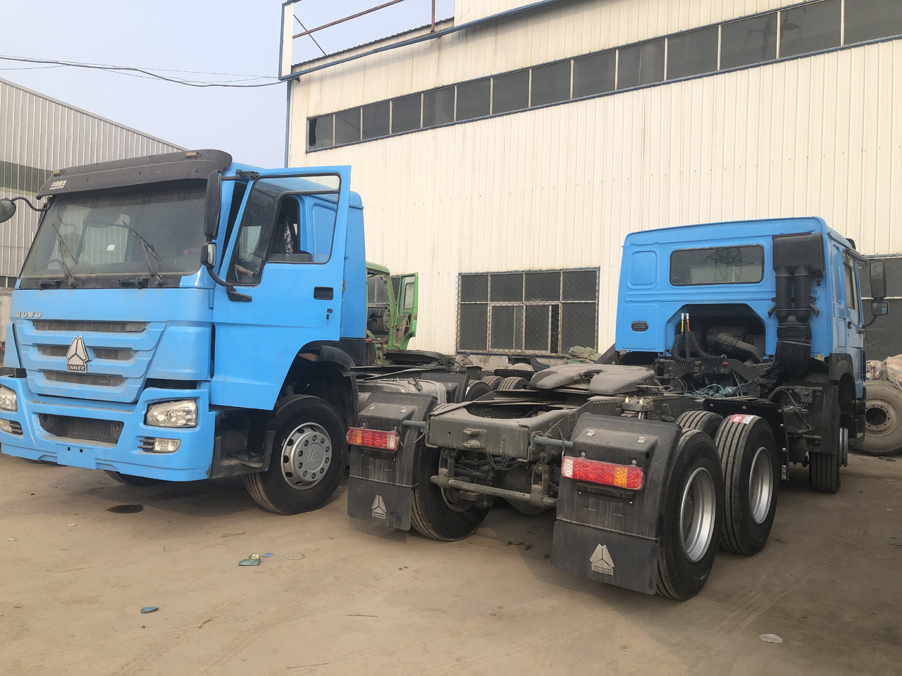 Tracteur routier SINOTRUK HOWO371: photos 1