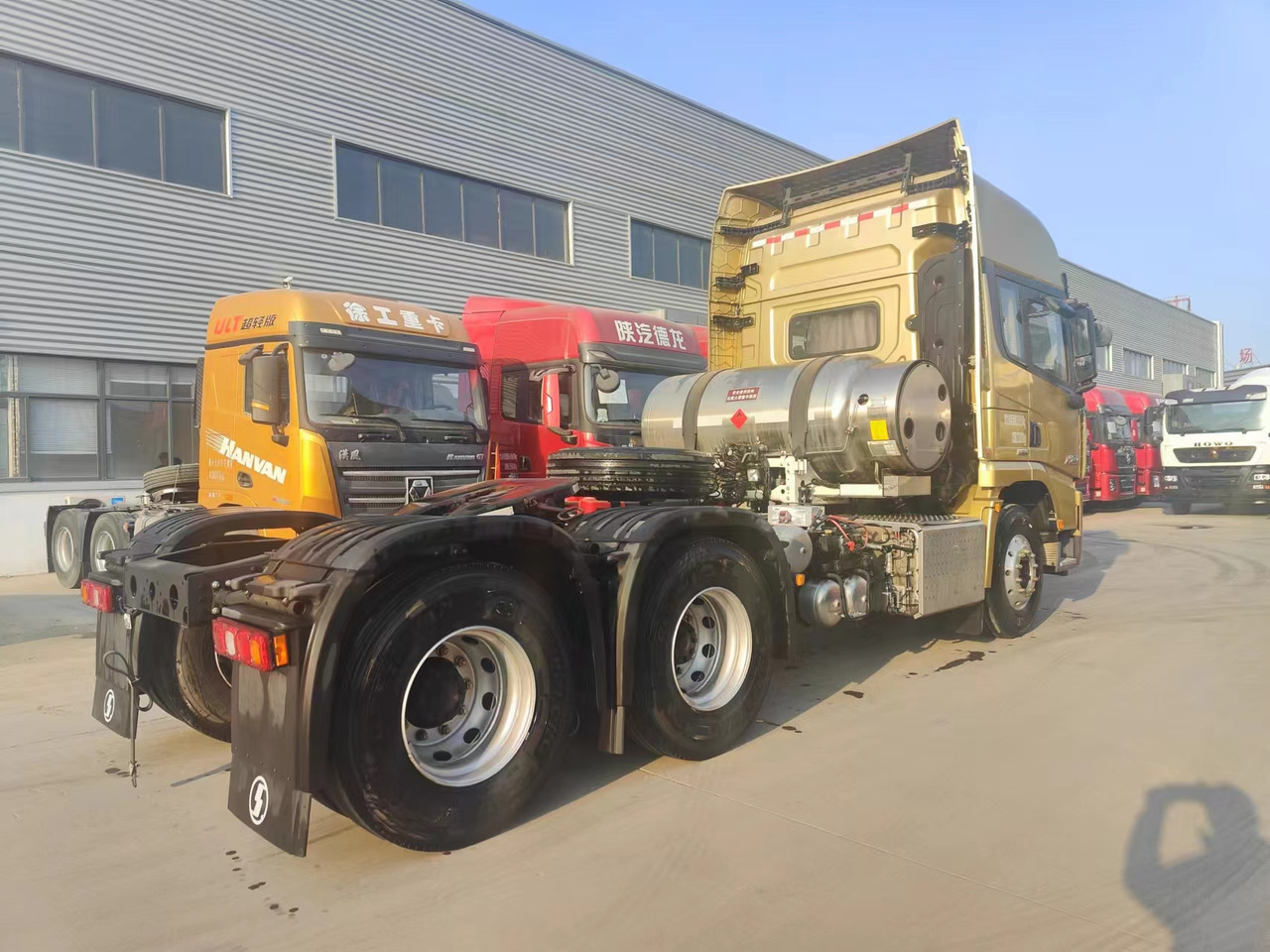 SINOTRUK X5000 6X4 Manual Tractor Unit - Tracteur routier: photos 3 SINOTRUK X5000 6X4 Manual Tractor Unit - Tracteur routier: photos 3