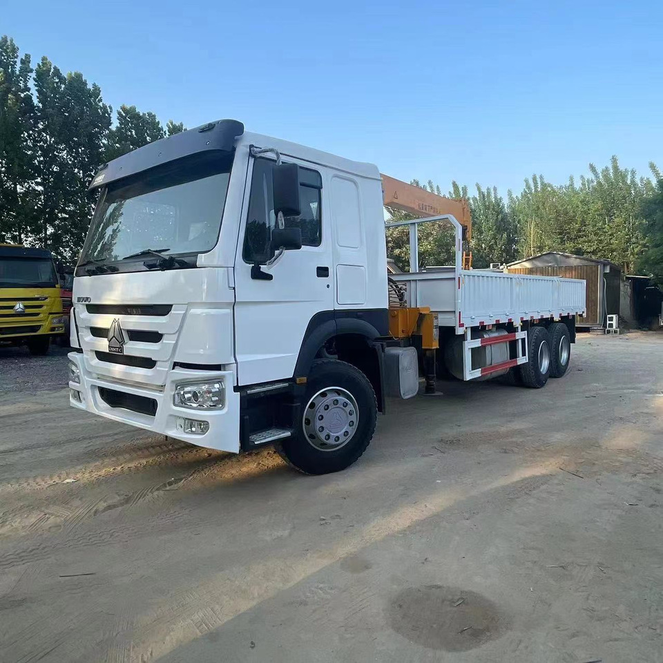 HOWO Truck-Mounted Crane Click for Discount - Véhicule de voirie/ Spécial: photos 1 HOWO Truck-Mounted Crane Click for Discount - Véhicule de voirie/ Spécial: photos 1