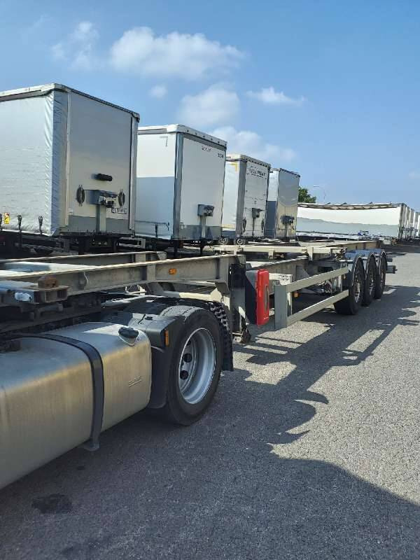 Semi-remorque 3 Essieux 38 TONNES CHARIOT COULISSANT 45 PIEDS - Semi-remorque porte-conteneur/ Caisse mobile: photos 1 Semi-remorque 3 Essieux 38 TONNES CHARIOT COULISSANT 45 PIEDS - Semi-remorque porte-conteneur/ Caisse mobile: photos 1