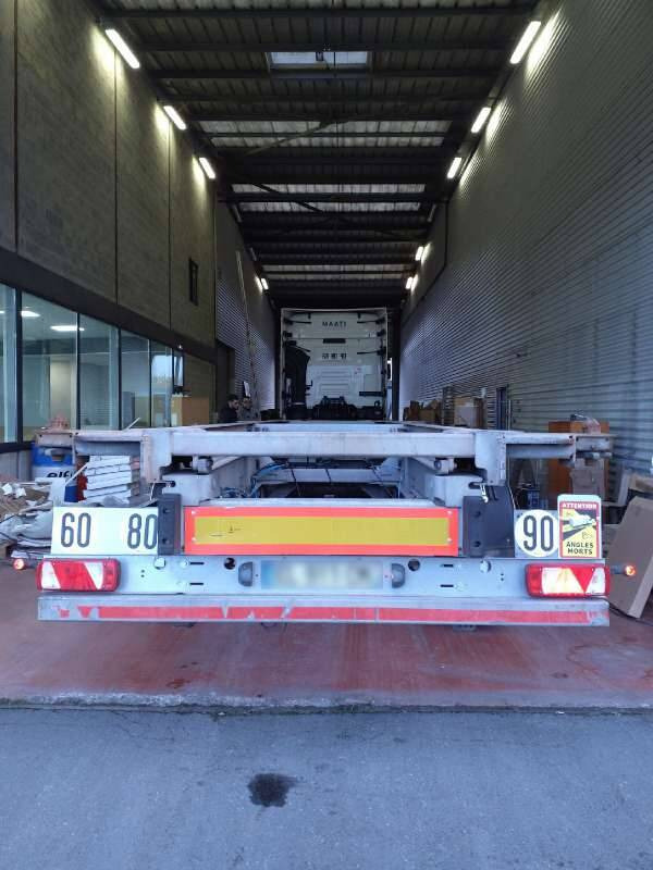 Semi-remorque 3 Essieux 38 TONNES CHARIOT COULISSANT - Semi-remorque porte-conteneur/ Caisse mobile: photos 3 Semi-remorque 3 Essieux 38 TONNES CHARIOT COULISSANT - Semi-remorque porte-conteneur/ Caisse mobile: photos 3