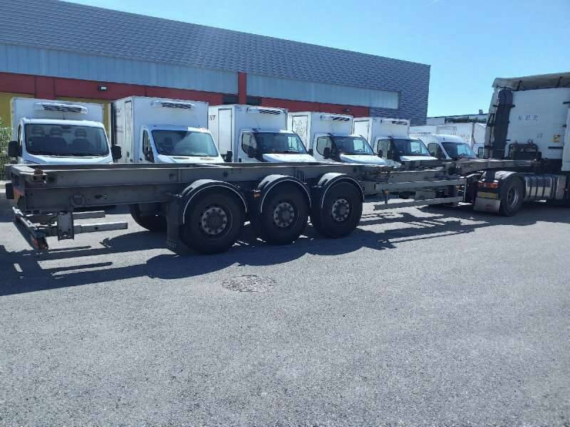 Semi-remorque 3 Essieux 38 TONNES CHARIOT COULISSANT - Semi-remorque porte-conteneur/ Caisse mobile: photos 1 Semi-remorque 3 Essieux 38 TONNES CHARIOT COULISSANT - Semi-remorque porte-conteneur/ Caisse mobile: photos 1