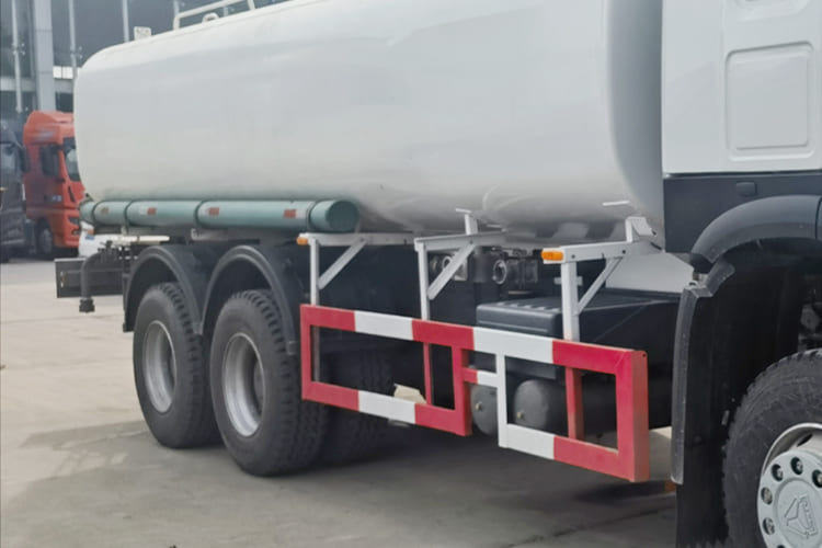 Howo Howo Water Tank Truck for Sale in Zambia - Camion citerne: photos 5 Howo Howo Water Tank Truck for Sale in Zambia - Camion citerne: photos 5