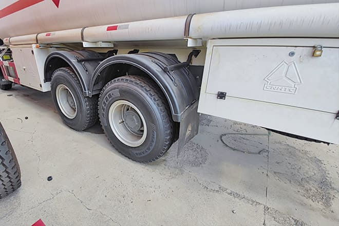 SINOTRUK Howo 400 Diesel Tanker Truck for Sale in Nigeria - Camion citerne: photos 5 SINOTRUK Howo 400 Diesel Tanker Truck for Sale in Nigeria - Camion citerne: photos 5