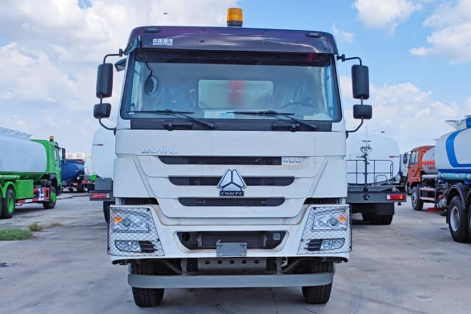 SINOTRUK Howo 8x4 Tipper Truck for Sale in Guinea - Camion benne: photos 2 SINOTRUK Howo 8x4 Tipper Truck for Sale in Guinea - Camion benne: photos 2