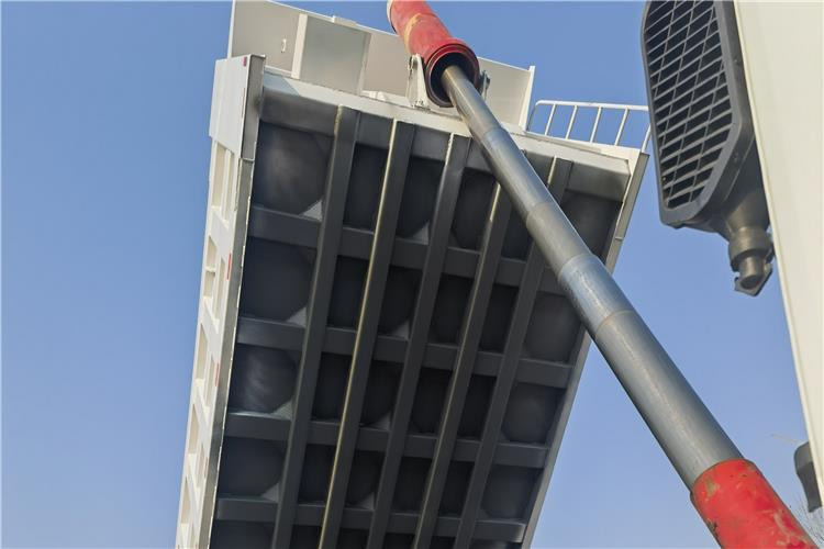 SINOTRUK Second Hand Howo 8X4 Tipper Truck Price for Sale In Ghana - Camion benne: photos 4 SINOTRUK Second Hand Howo 8X4 Tipper Truck Price for Sale In Ghana - Camion benne: photos 4