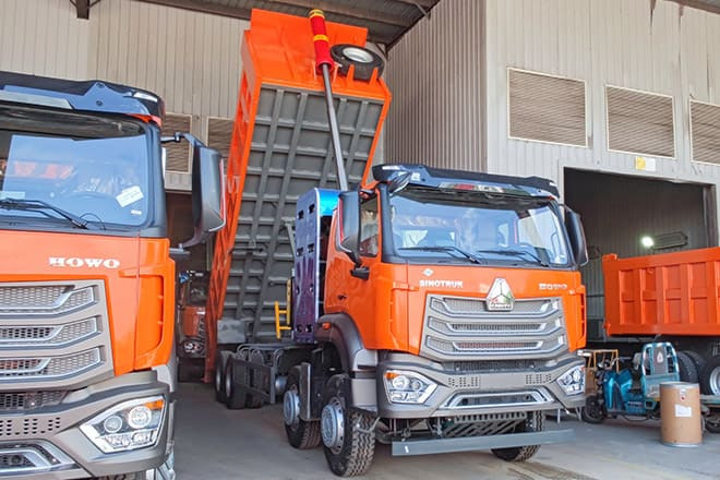 SINOTRUK Sinotruk Howo 8x4 Tipper Trucks for Sale in Ghana - Camion benne: photos 1 SINOTRUK Sinotruk Howo 8x4 Tipper Trucks for Sale in Ghana - Camion benne: photos 1