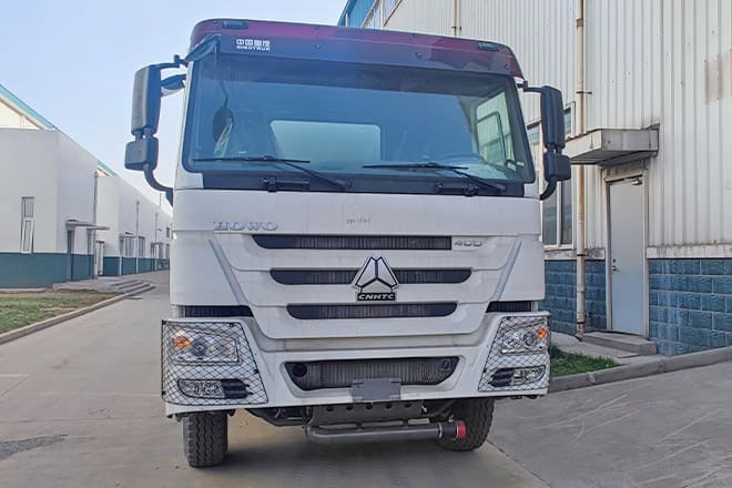 SINOTRUK Sinotruk Howo Fuel Tanker Truck Price for Sale in Ghana - Camion citerne: photos 3 SINOTRUK Sinotruk Howo Fuel Tanker Truck Price for Sale in Ghana - Camion citerne: photos 3