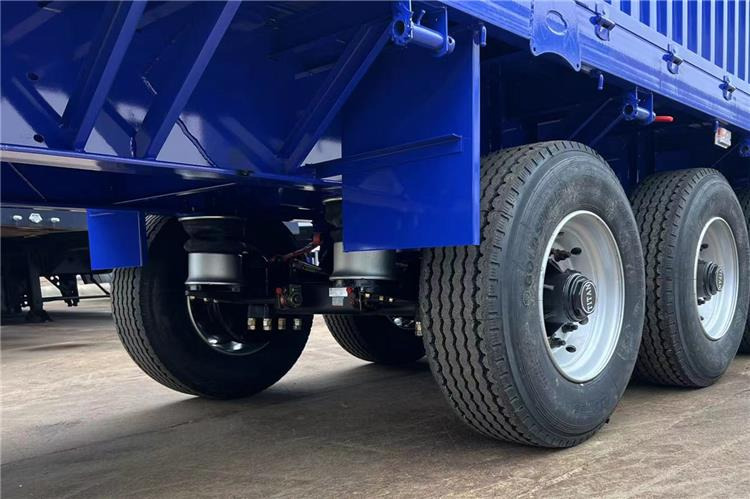 TITAN 3 Axle Cargo Fence Trailer with Air Suspension Transport Animal - Semi-remorque bétaillère: photos 3 TITAN 3 Axle Cargo Fence Trailer with Air Suspension Transport Animal - Semi-remorque bétaillère: photos 3
