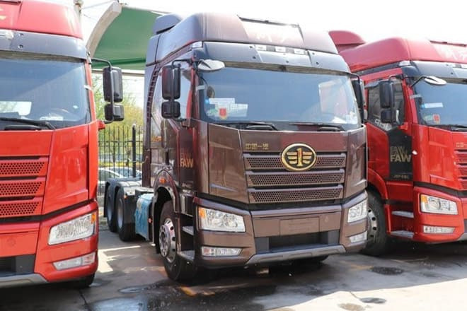 FAW Faw J6P 6X4 Tractor Head for Sale in Angola - Tracteur routier: photos 2 FAW Faw J6P 6X4 Tractor Head for Sale in Angola - Tracteur routier: photos 2