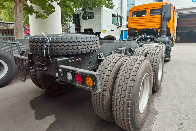 SHACMAN F3000 Shacman Truck Head for Sale in Saudi Arabia - Tracteur routier: photos 3 SHACMAN F3000 Shacman Truck Head for Sale in Saudi Arabia - Tracteur routier: photos 3