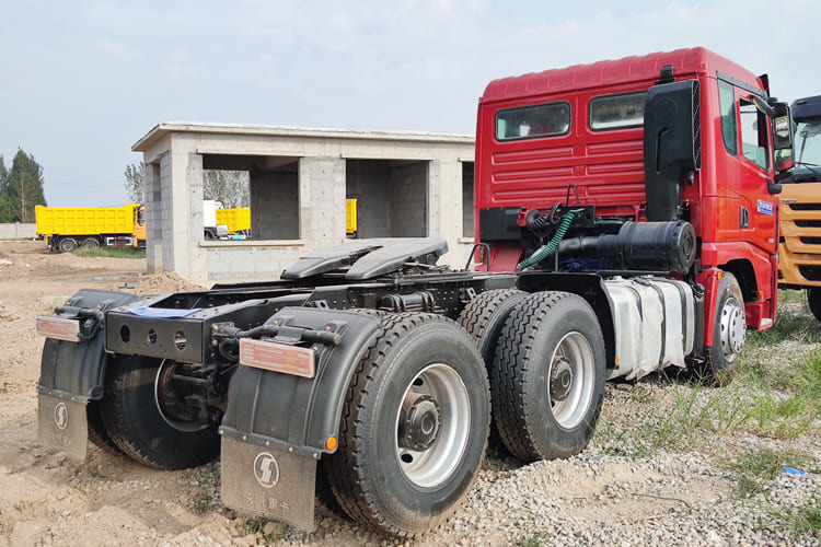 SHACMAN Second Hand Shacman Tractor Trailer for Sale in Tanzania - Tracteur routier: photos 4 SHACMAN Second Hand Shacman Tractor Trailer for Sale in Tanzania - Tracteur routier: photos 4
