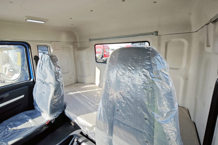 SHACMAN Shacman F3000 Truck Head for Sale in Saudi Arabia - Tracteur routier: photos 5 SHACMAN Shacman F3000 Truck Head for Sale in Saudi Arabia - Tracteur routier: photos 5