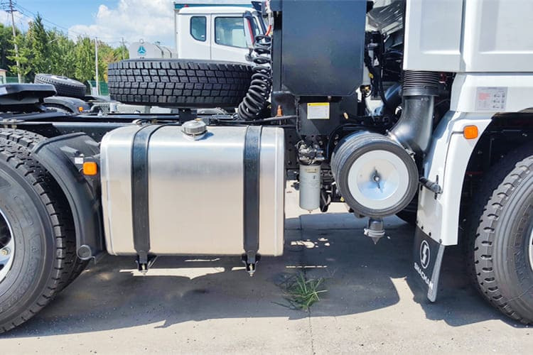 SHACMAN Shacman X3000 Truck Tractor Price for Sale in Jamaica - Tracteur routier: photos 5 SHACMAN Shacman X3000 Truck Tractor Price for Sale in Jamaica - Tracteur routier: photos 5