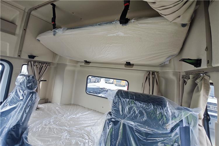 SHACMAN Used Shaman X3000 Truck Head for Sale In Zambia - Tracteur routier: photos 3 SHACMAN Used Shaman X3000 Truck Head for Sale In Zambia - Tracteur routier: photos 3