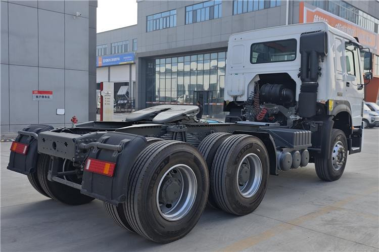 SINOTRUK Second Hand Howo 380hp 6x4 Truck Tractor for Sale In Tanzania - Tracteur routier: photos 2 SINOTRUK Second Hand Howo 380hp 6x4 Truck Tractor for Sale In Tanzania - Tracteur routier: photos 2