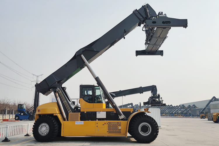XCMG Container Reach Stacker for Sale in Ghana - Chariot porte-conteneur: photos 1 XCMG Container Reach Stacker for Sale in Ghana - Chariot porte-conteneur: photos 1