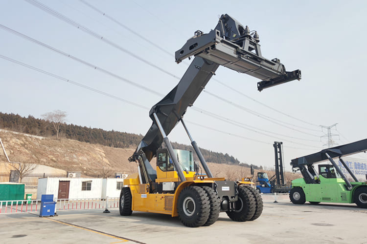 XCMG Container Reach Stacker for Sale in Ghana - Chariot porte-conteneur: photos 2 XCMG Container Reach Stacker for Sale in Ghana - Chariot porte-conteneur: photos 2