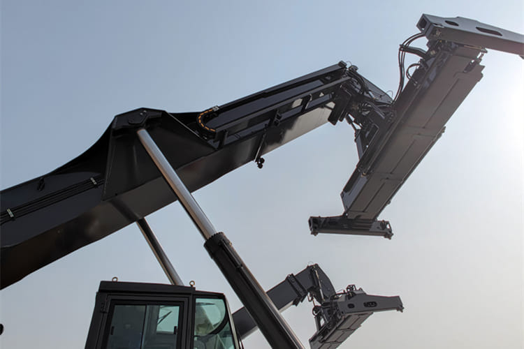 XCMG Reach Stacker Price for Sale in Guyana - Chariot porte-conteneur: photos 5 XCMG Reach Stacker Price for Sale in Guyana - Chariot porte-conteneur: photos 5