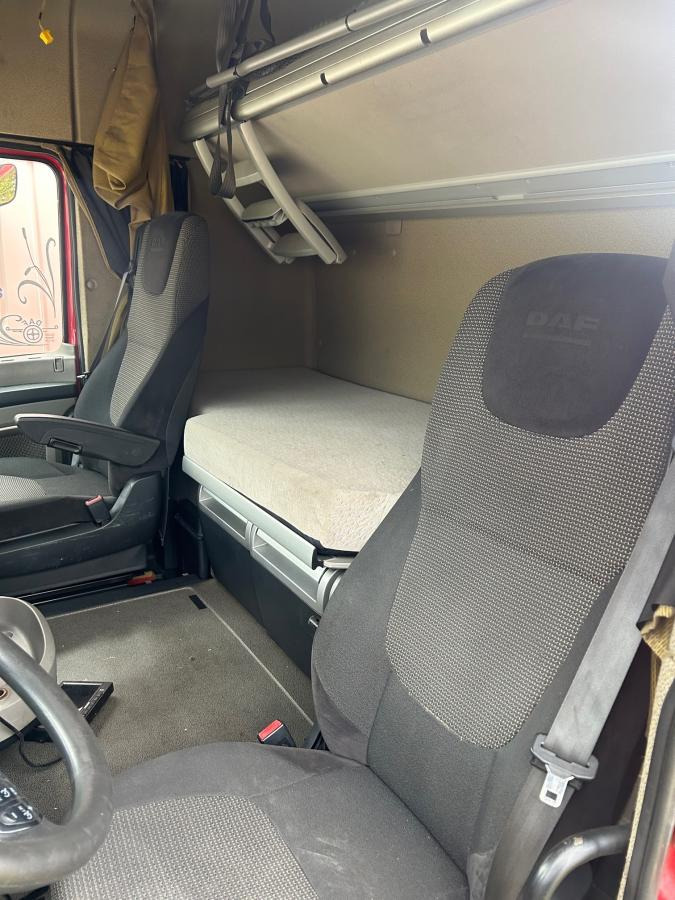 DAF XF105-510 Rouge Grenat - Cabine pour Camion: photos 4 DAF XF105-510 Rouge Grenat - Cabine pour Camion: photos 4