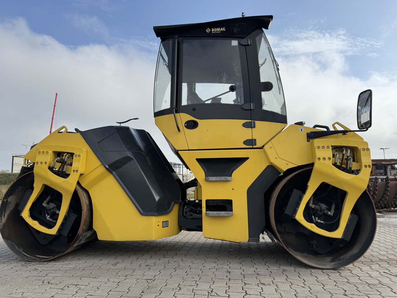Bomag BW 151 AD-5 - Rouleau compresseur: photos 1 Bomag BW 151 AD-5 - Rouleau compresseur: photos 1