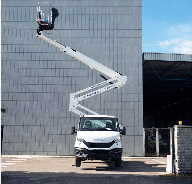 Oil & Steel Snake 2010 HE PLUS Sobre IVECO 35S14 Distancia entre ejes 3750 mm - Camion avec nacelle: photos 2 Oil & Steel Snake 2010 HE PLUS Sobre IVECO 35S14 Distancia entre ejes 3750 mm - Camion avec nacelle: photos 2