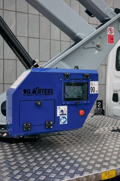 Oil & Steel Snake 26 Sobre IVECO 35S14 Distancia entre ejes 4100 mm - Camion avec nacelle: photos 5 Oil & Steel Snake 26 Sobre IVECO 35S14 Distancia entre ejes 4100 mm - Camion avec nacelle: photos 5