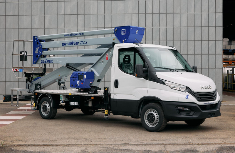 Oil & Steel Snake 26 Sobre IVECO 35S14 Distancia entre ejes 4100 mm - Camion avec nacelle: photos 1 Oil & Steel Snake 26 Sobre IVECO 35S14 Distancia entre ejes 4100 mm - Camion avec nacelle: photos 1