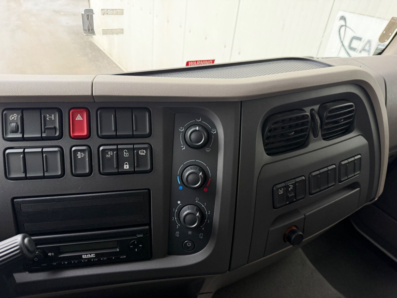 Camion à rideaux coulissants DAF LF 260 2T LBW TÜV neu: photos 10