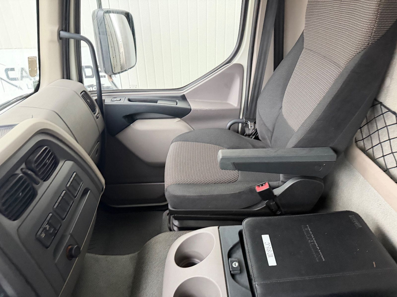 Camion à rideaux coulissants DAF LF 260 2T LBW TÜV neu: photos 9