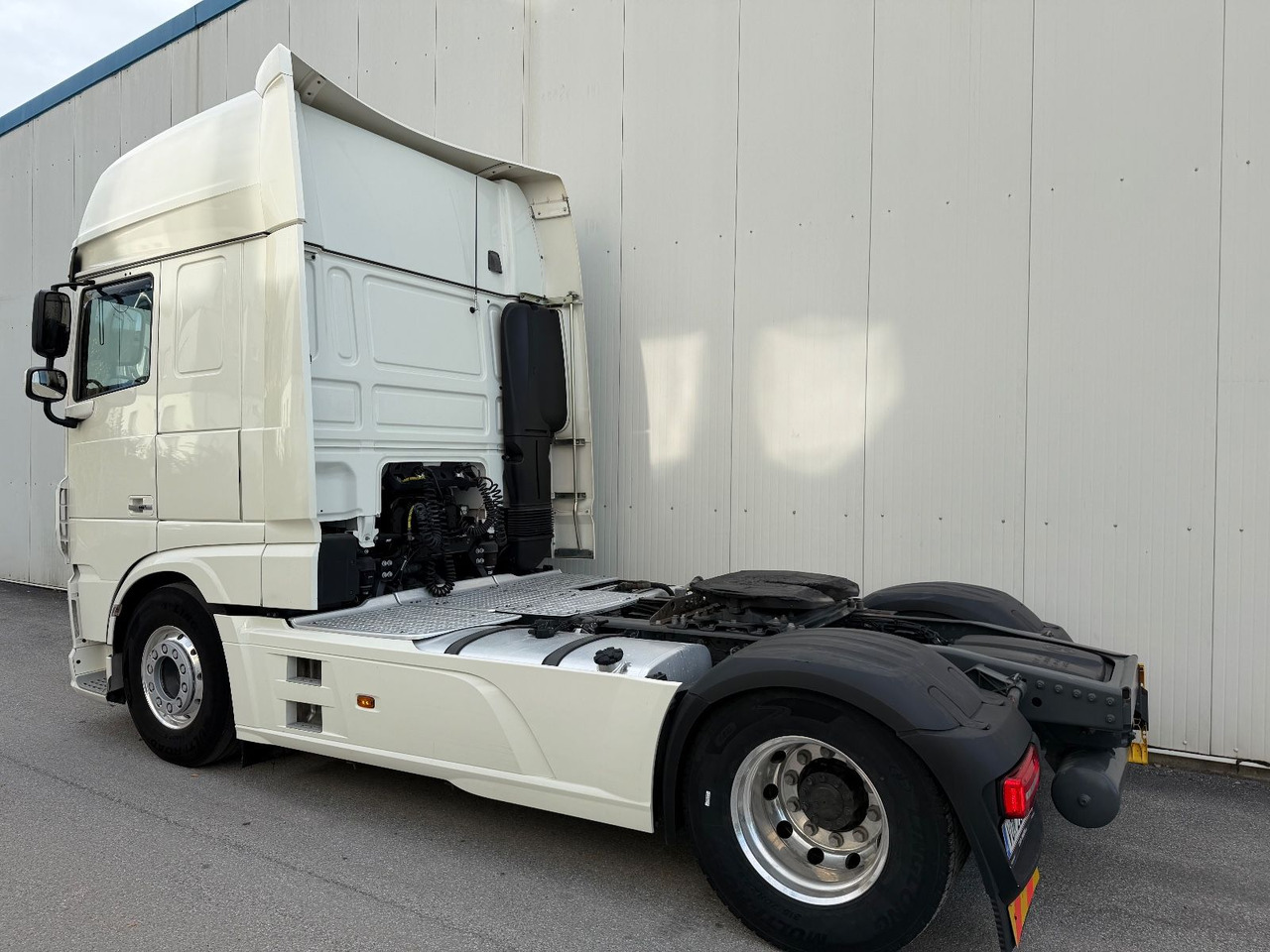 DAF XF 530 Vollausstattung Vollluft 2l-Hydraulik - Tracteur routier: photos 4 DAF XF 530 Vollausstattung Vollluft 2l-Hydraulik - Tracteur routier: photos 4