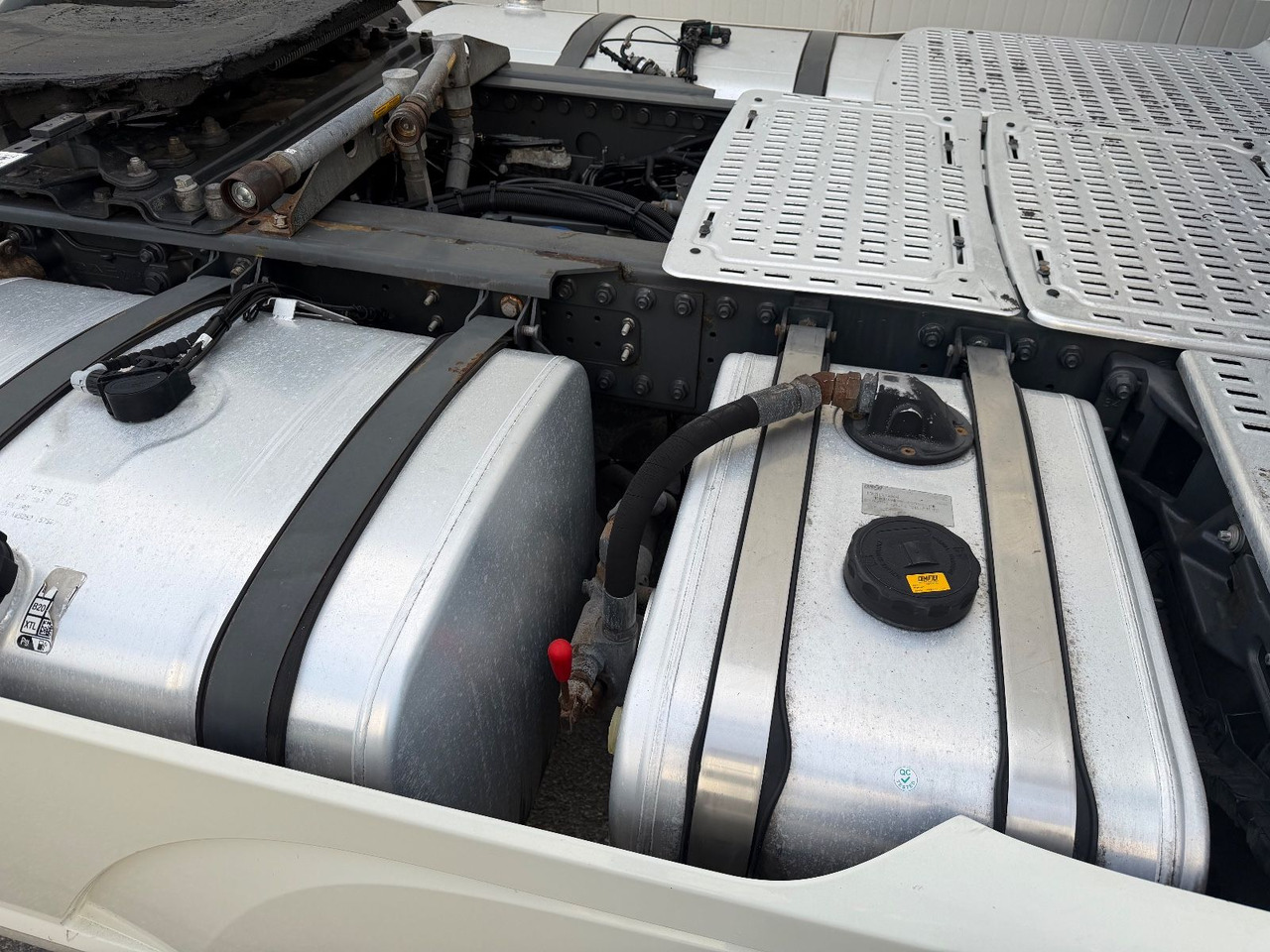 DAF XF 530 Vollausstattung Vollluft 2l-Hydraulik - Tracteur routier: photos 5 DAF XF 530 Vollausstattung Vollluft 2l-Hydraulik - Tracteur routier: photos 5